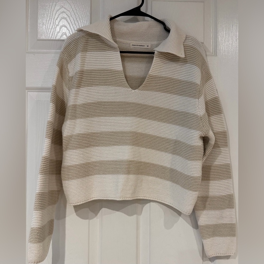 Beige‎ and cream striped knit sweater v neck wide collar coastal minimalist sz M